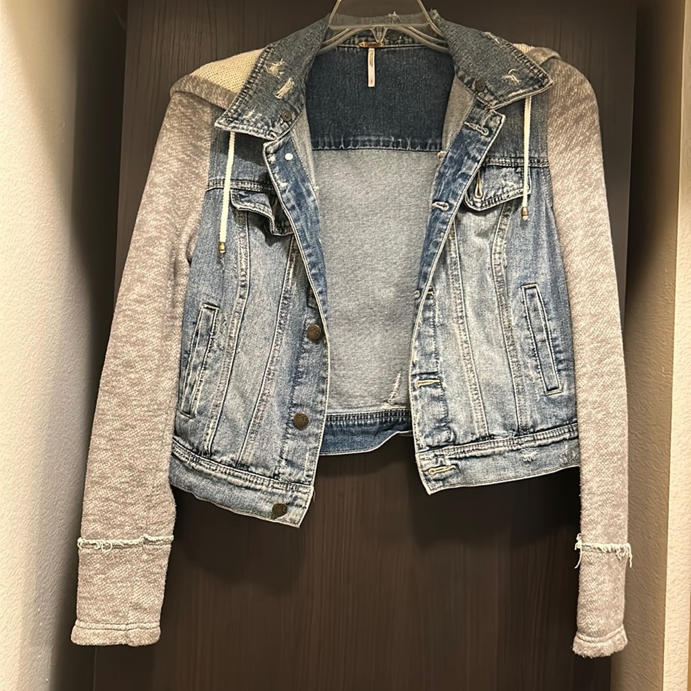 (Sold)Very nice Women denim jacket in a great condition as if not worn